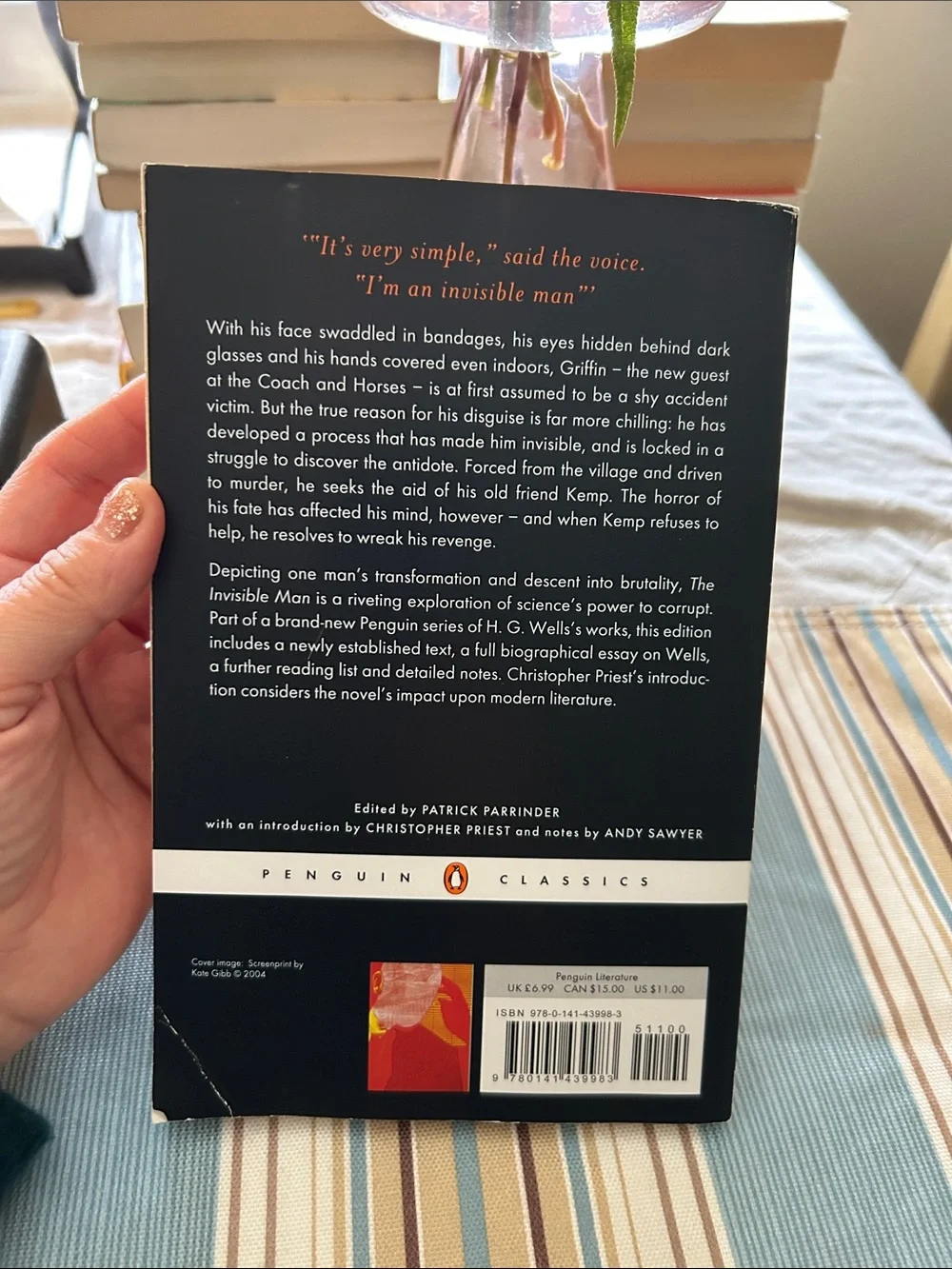 Penguin Classics H.G. Wells The Invisible Man - Red & Yellow Cover